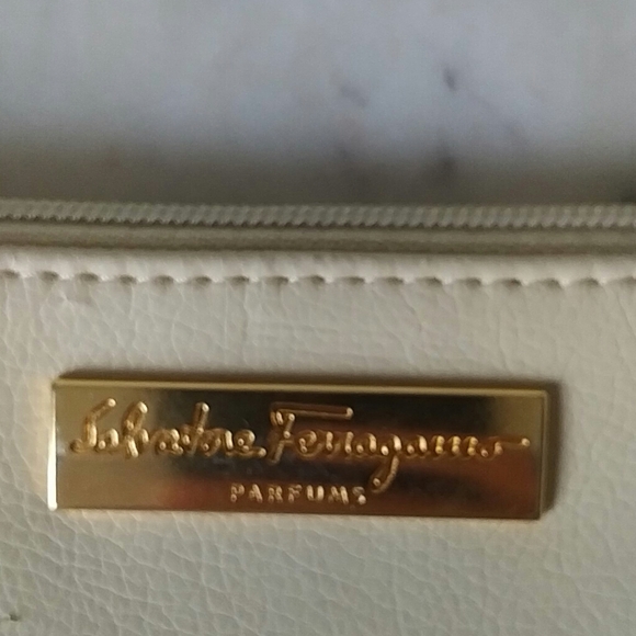SALVATORE FERRAGAMO - logo cream small chain bag - Picture 2 of 7